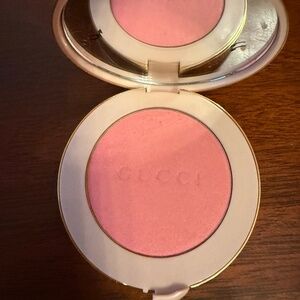 Gucci blush, Radiant pink